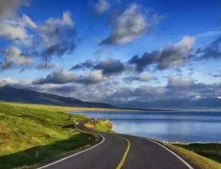 新疆最美的环湖公路，只有90公里，却美得足以令人窒息！