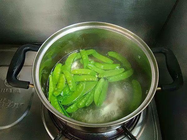 分享一道家常美食的做法---凉拌荷兰豆
